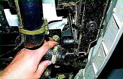 Отсоединение нижнего патрубка радиатора ГАЗели с ЗМЗ-406
